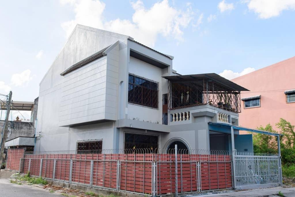 Bluebell House Hatyai - Cosy 3 Bedrooms For 10 Pax - 9 Mins Drive To Lee Grd Ban Kho Hong المظهر الخارجي الصورة